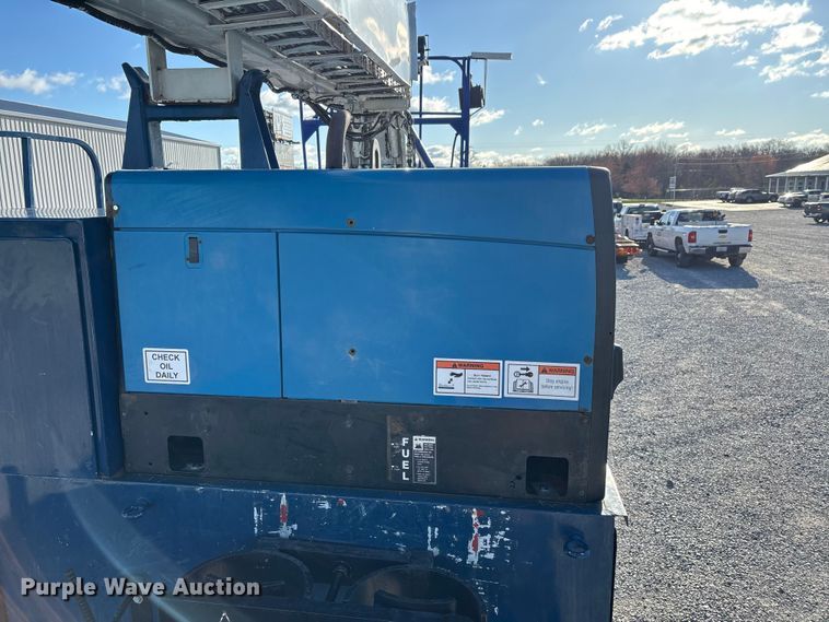 image for item DT0093 2004 International 4300 bucket truck