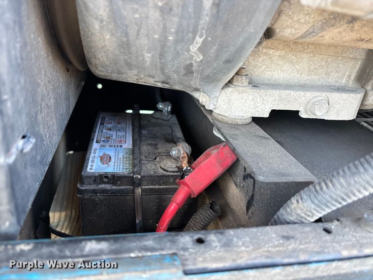 image for item DT0093 2004 International 4300 bucket truck