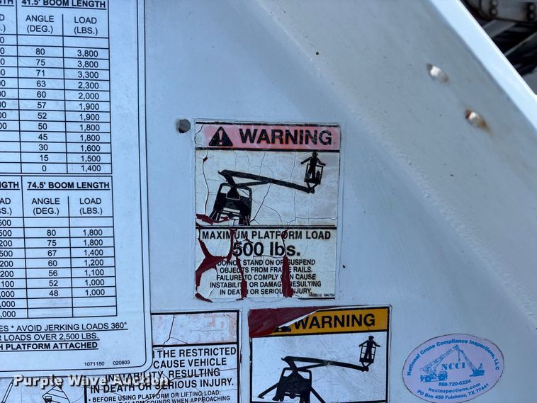 image for item DT0093 2004 International 4300 bucket truck