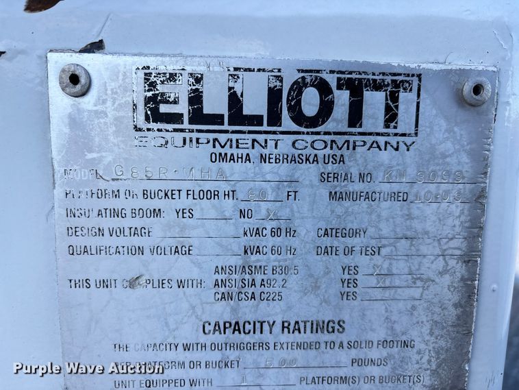 image for item DT0093 2004 International 4300 bucket truck