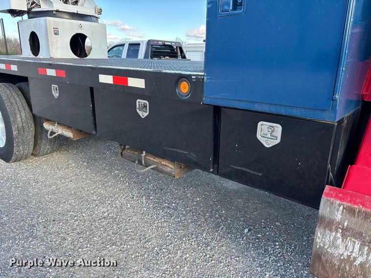 image for item DT0093 2004 International 4300 bucket truck