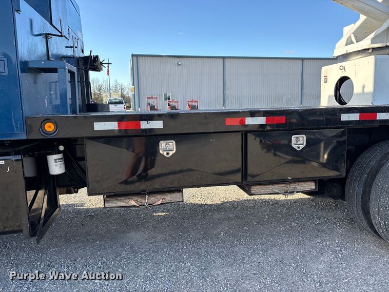 image for item DT0093 2004 International 4300 bucket truck