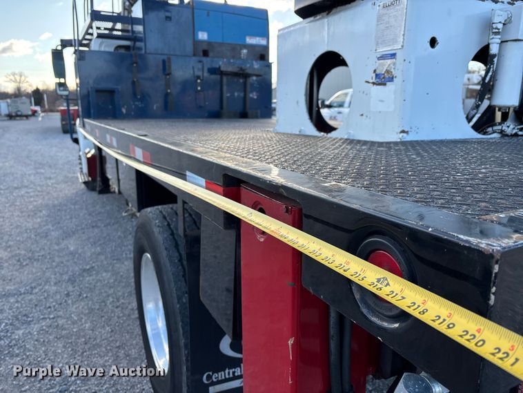 image for item DT0093 2004 International 4300 bucket truck