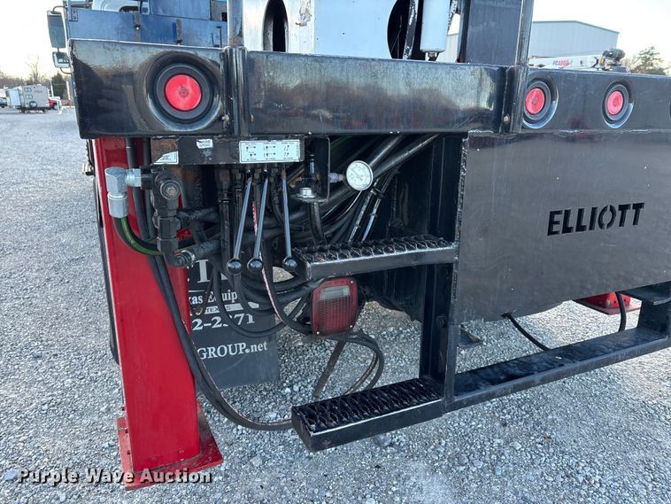 image for item DT0093 2004 International 4300 bucket truck