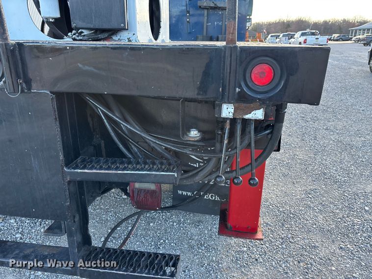 image for item DT0093 2004 International 4300 bucket truck