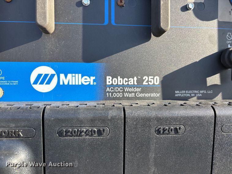 image for item DT0093 2004 International 4300 bucket truck