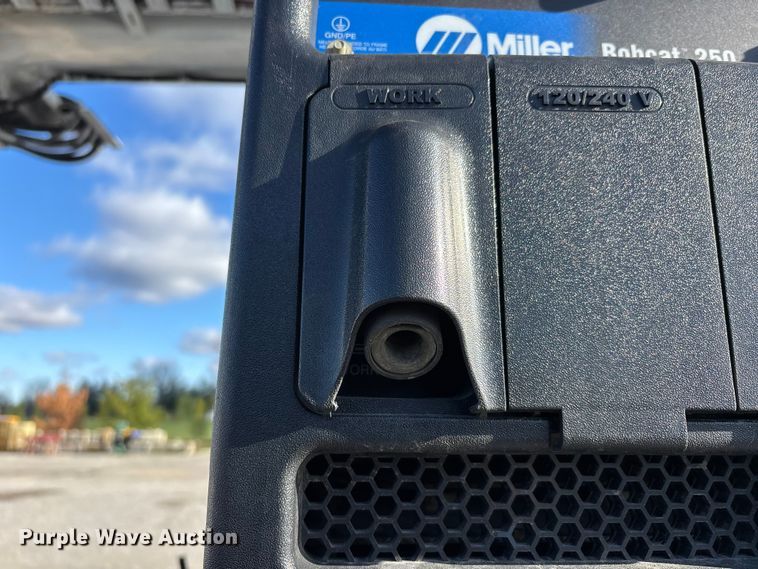 image for item DT0093 2004 International 4300 bucket truck