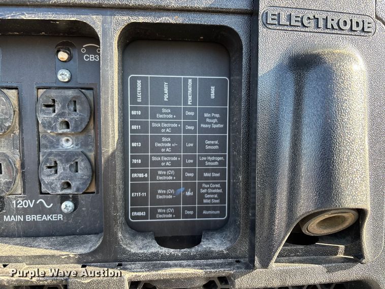 image for item DT0093 2004 International 4300 bucket truck