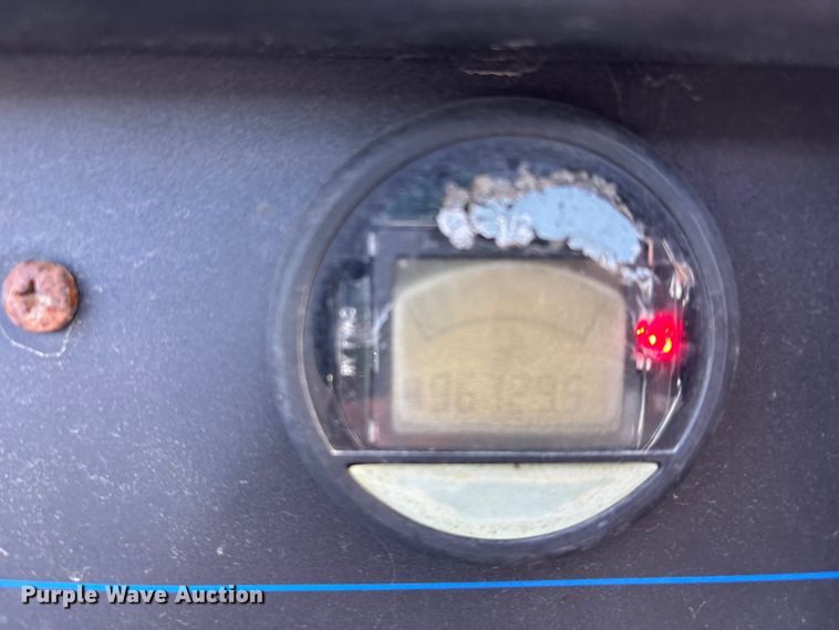 image for item DT0093 2004 International 4300 bucket truck