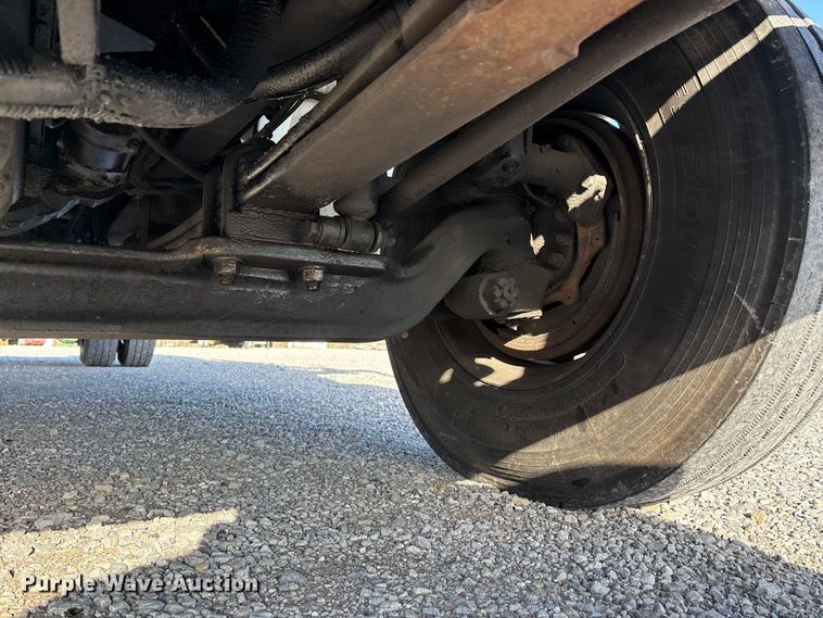 image for item DT0093 2004 International 4300 bucket truck