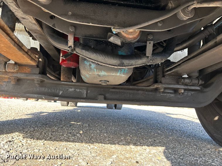 image for item DT0093 2004 International 4300 bucket truck