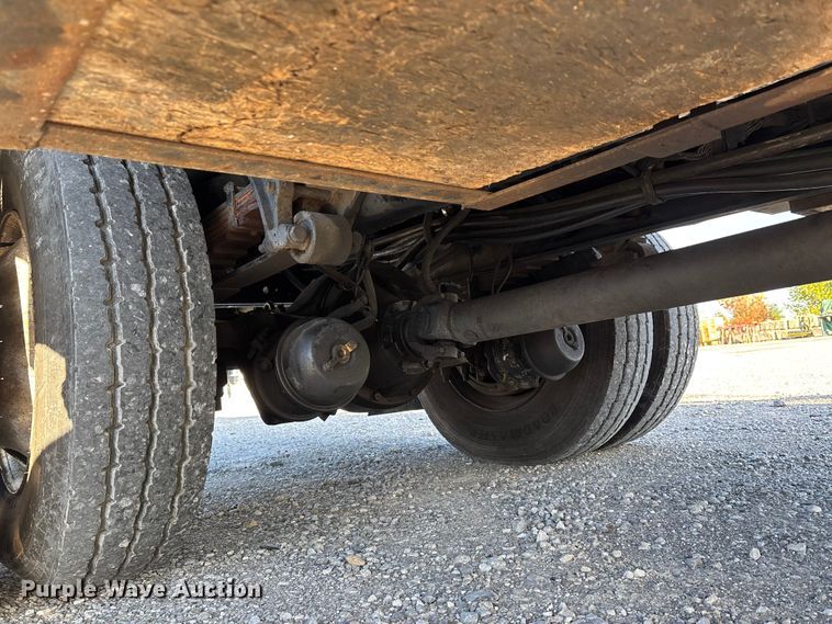 image for item DT0093 2004 International 4300 bucket truck