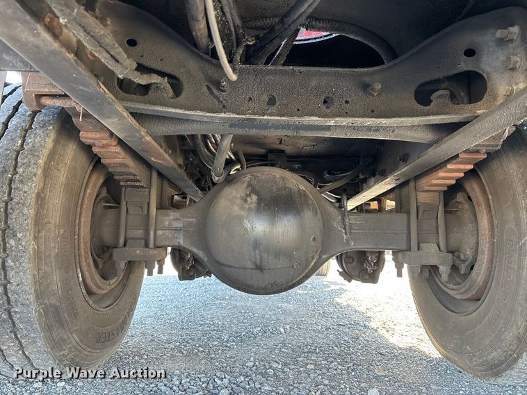 image for item DT0093 2004 International 4300 bucket truck