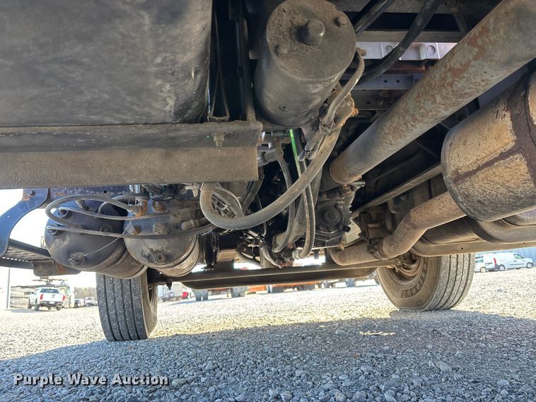 image for item DT0093 2004 International 4300 bucket truck