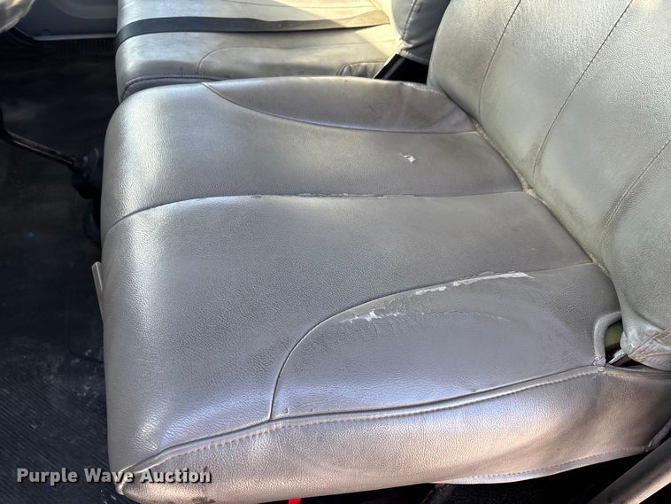 image for item DT0093 2004 International 4300 bucket truck