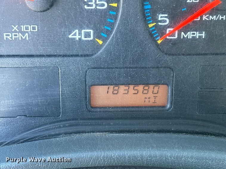 image for item DT0093 2004 International 4300 bucket truck