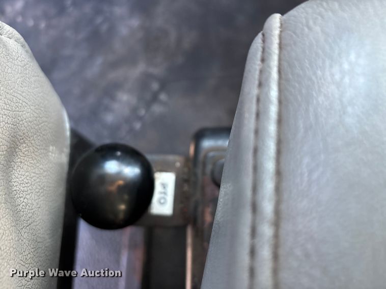 image for item DT0093 2004 International 4300 bucket truck