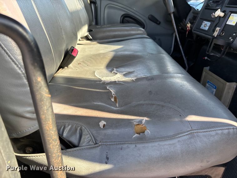 image for item DT0093 2004 International 4300 bucket truck