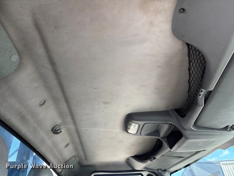 image for item DT0093 2004 International 4300 bucket truck