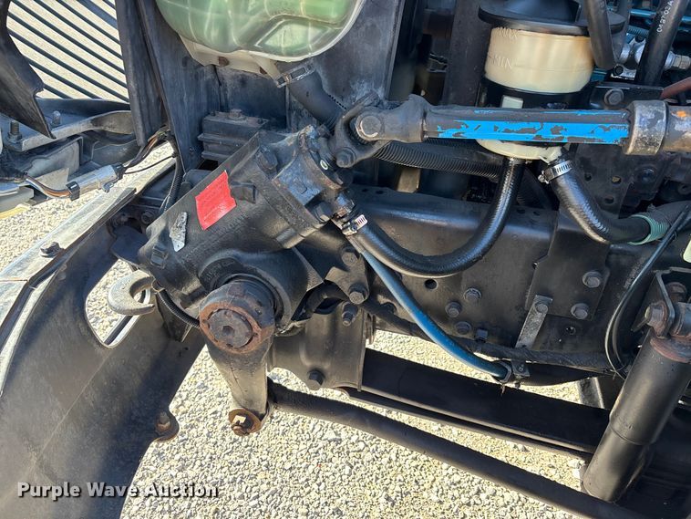 image for item DT0093 2004 International 4300 bucket truck