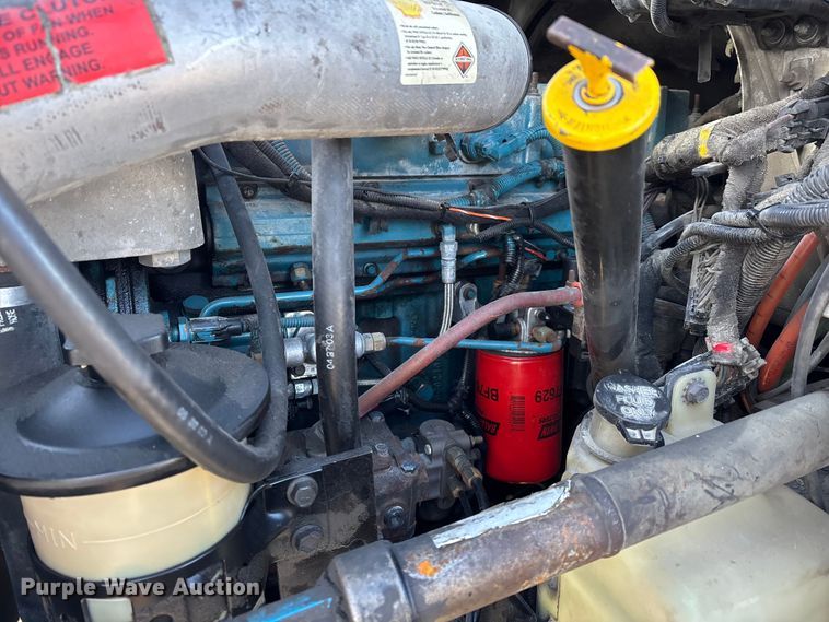 image for item DT0093 2004 International 4300 bucket truck