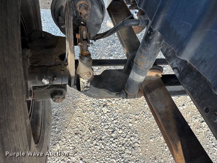 image for item DT0093 2004 International 4300 bucket truck