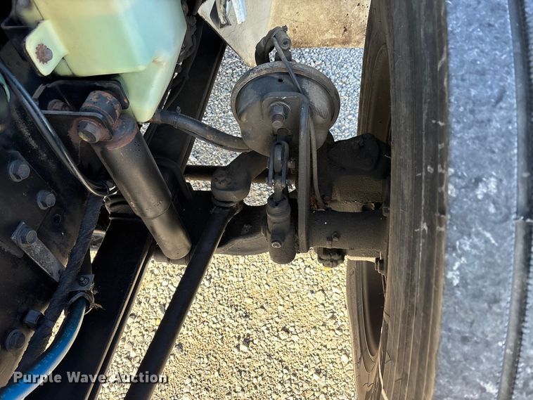 image for item DT0093 2004 International 4300 bucket truck