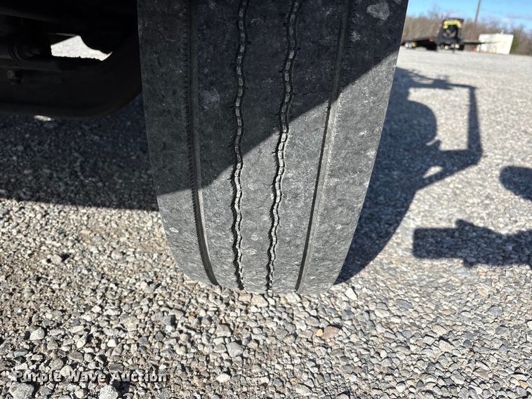 image for item DT0093 2004 International 4300 bucket truck