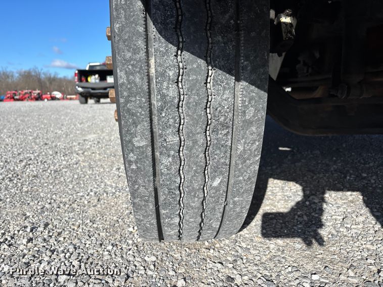 image for item DT0093 2004 International 4300 bucket truck