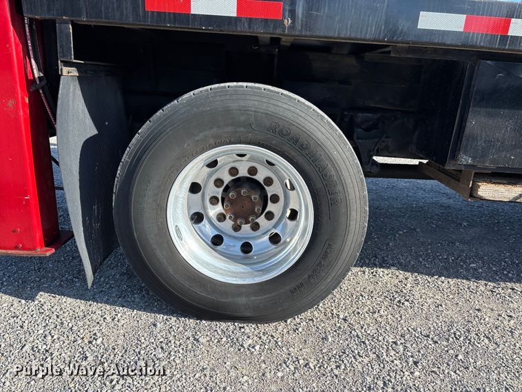 image for item DT0093 2004 International 4300 bucket truck