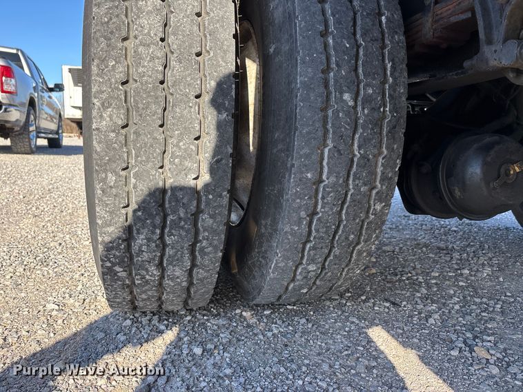 image for item DT0093 2004 International 4300 bucket truck