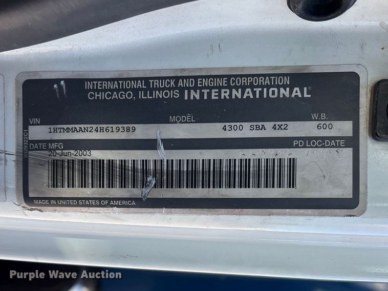 image for item DT0093 2004 International 4300 bucket truck