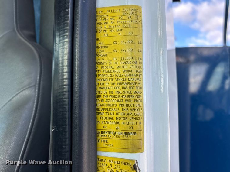 image for item DT0093 2004 International 4300 bucket truck