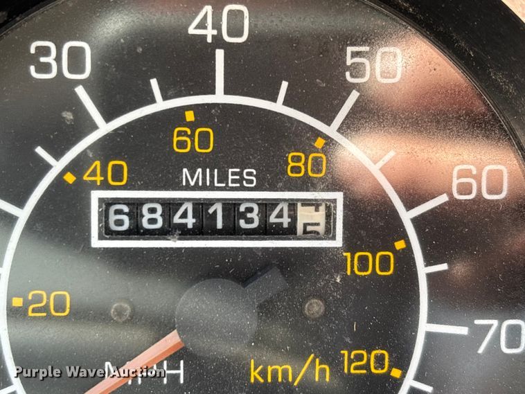 image for item DT0095 2004 Kenworth T800 semi truck