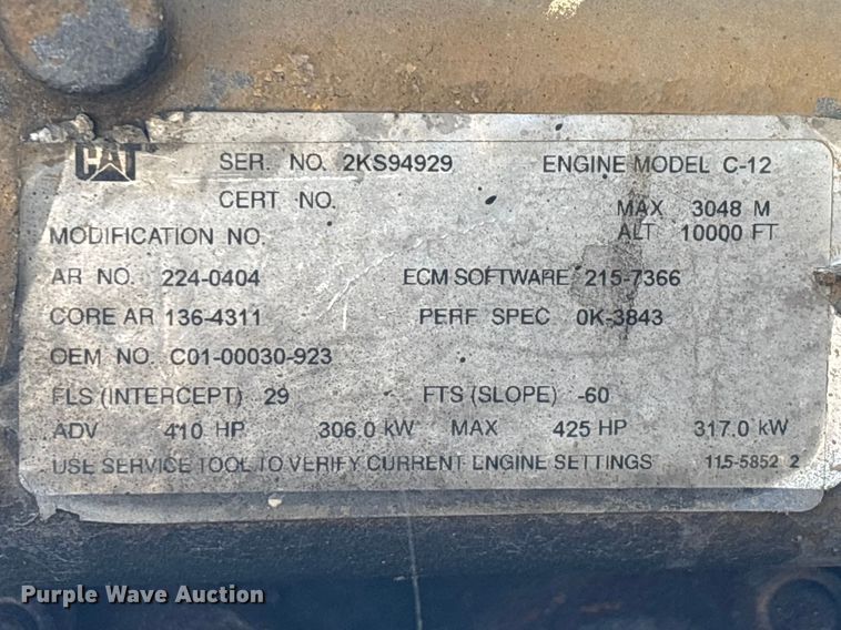 image for item DT0095 2004 Kenworth T800 semi truck