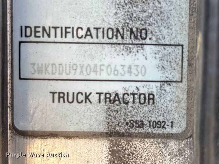 image for item DT0095 2004 Kenworth T800 semi truck