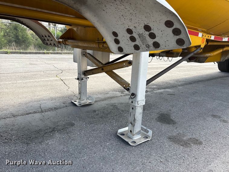 image for item DT0125 2010 Beall tank trailer