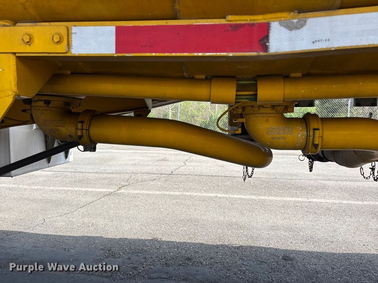 image for item DT0125 2010 Beall tank trailer