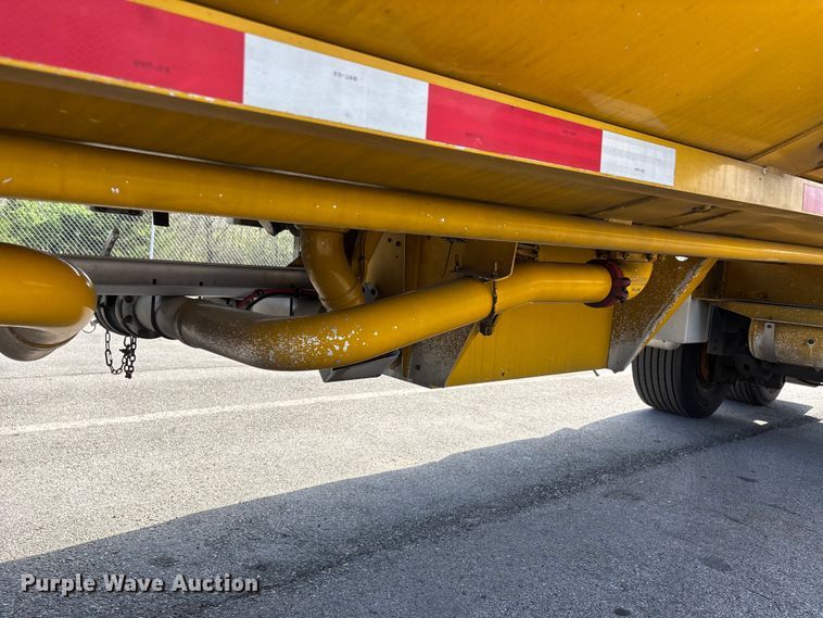 image for item DT0125 2010 Beall tank trailer