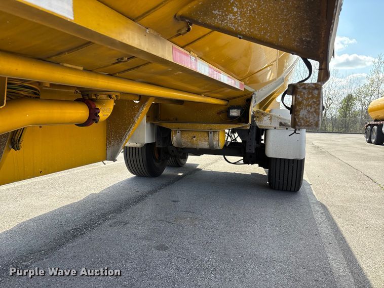 image for item DT0125 2010 Beall tank trailer