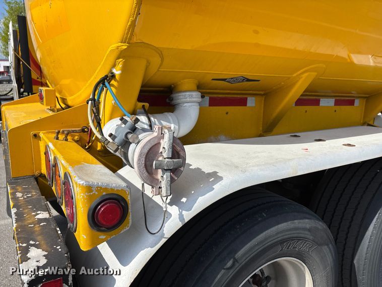 image for item DT0125 2010 Beall tank trailer