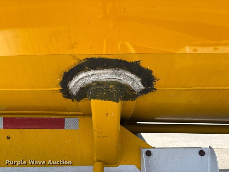 image for item DT0125 2010 Beall tank trailer