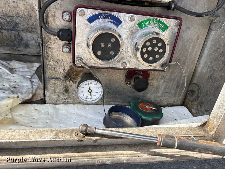 image for item DT0125 2010 Beall tank trailer