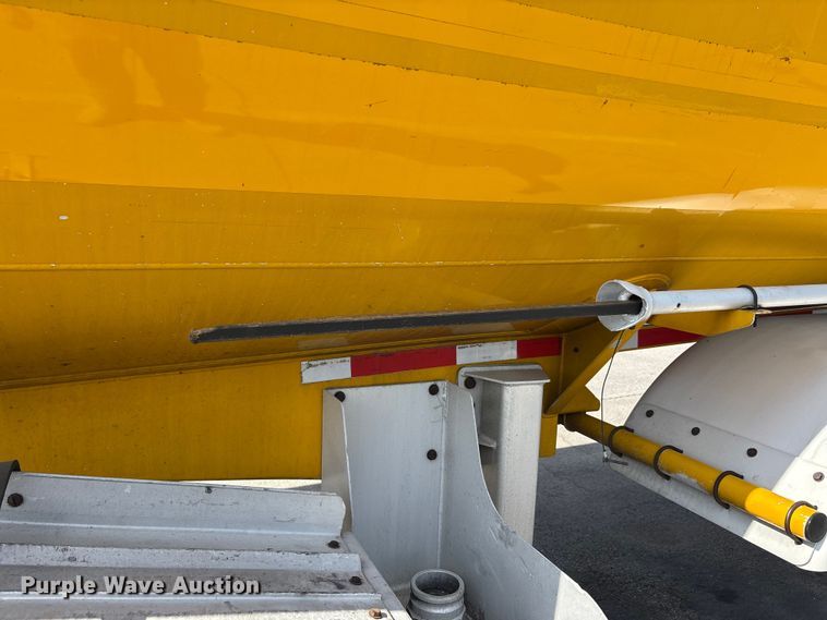 image for item DT0125 2010 Beall tank trailer