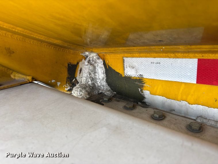 image for item DT0125 2010 Beall tank trailer