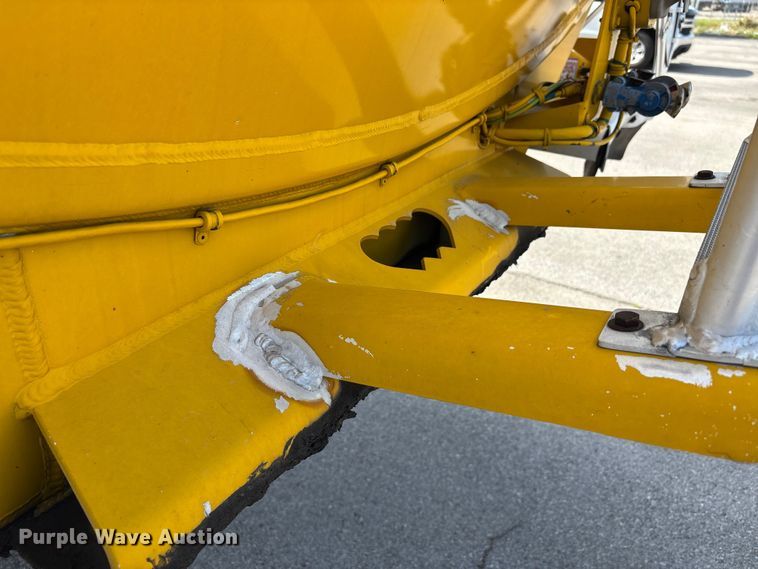 image for item DT0125 2010 Beall tank trailer