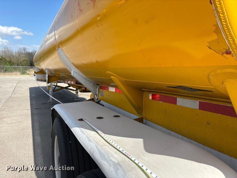 image for item DT0125 2010 Beall tank trailer