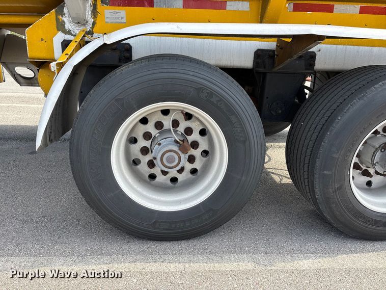 image for item DT0125 2010 Beall tank trailer