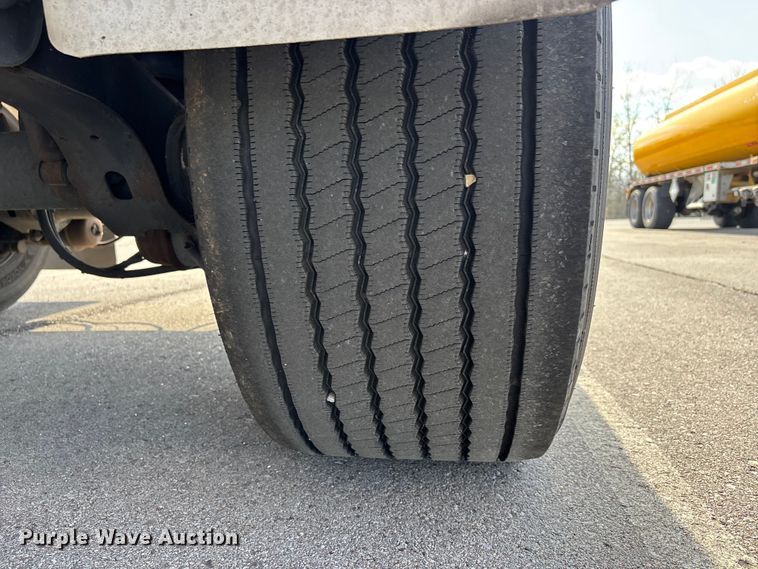 image for item DT0125 2010 Beall tank trailer