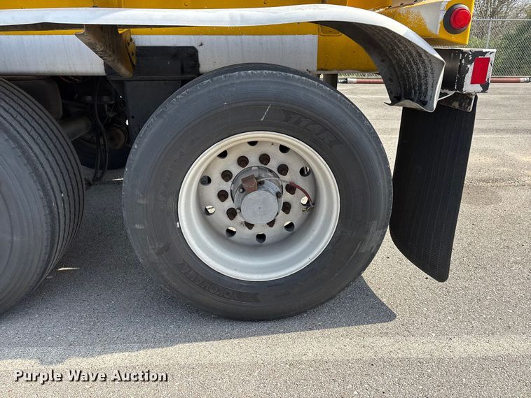 image for item DT0125 2010 Beall tank trailer